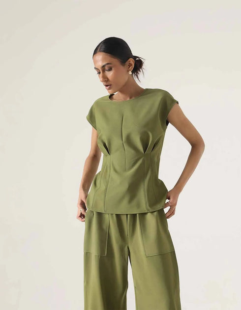 SLEEVESLESS FITTED BLOUSE